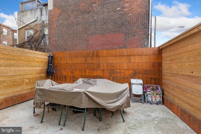 Building Photo - 919 N 15th St