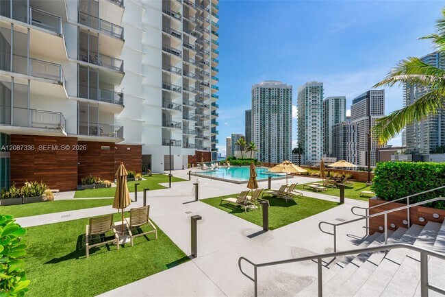Building Photo - 350 S Miami Ave