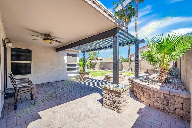 Building Photo - 1284 W Kingbird Dr