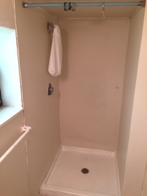 Building Photo - 3-2 House with Central air and carport !