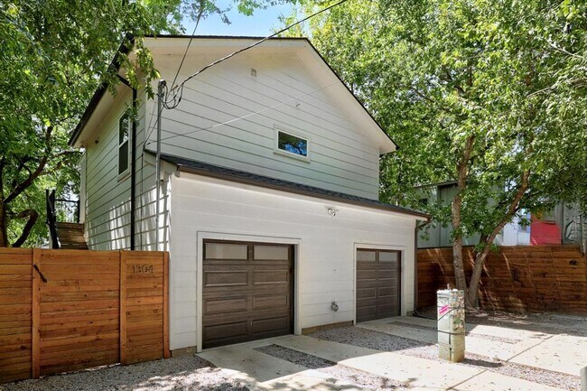 Building Photo - 1304 E 3rd St