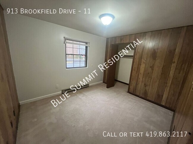 Building Photo - 913 Brookfield Dr