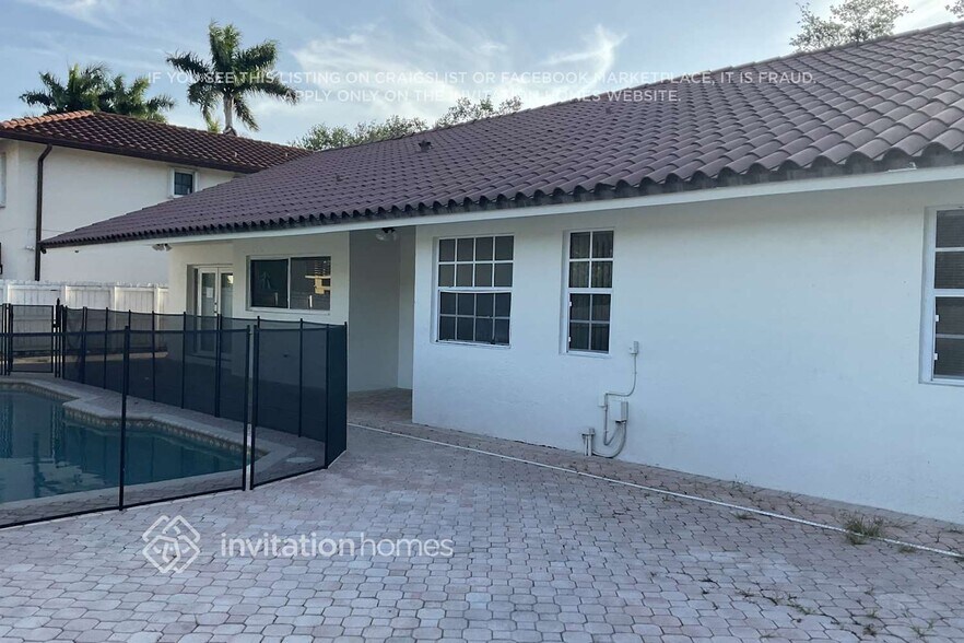 Building Photo - 16501 NW 84th Ct