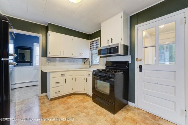 Building Photo - 446 E Arverne Ave