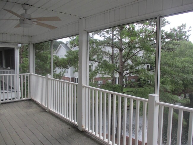 Building Photo - 4845 Meadowsweet Dr