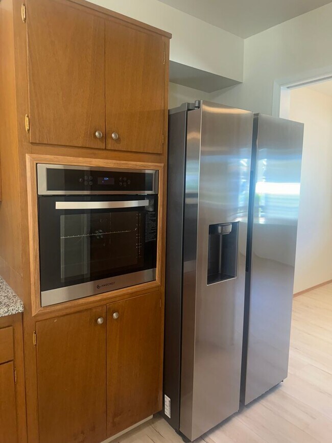 Building Photo - OPEN HOUSE 6/14/26 11:00-1:00