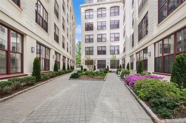 Building Photo - 1 Scarsdale Rd