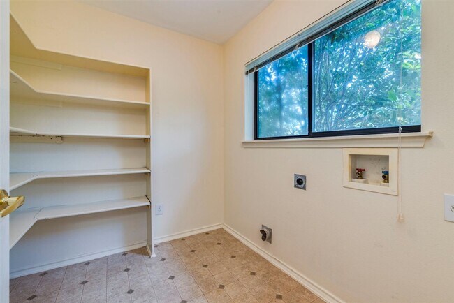 Building Photo - Beautiful Home in Southeast Austin – Pool ...