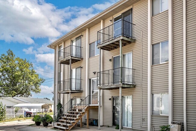 Building Photo - Ground-Floor 1-Bedroom with Walk-Out Patio