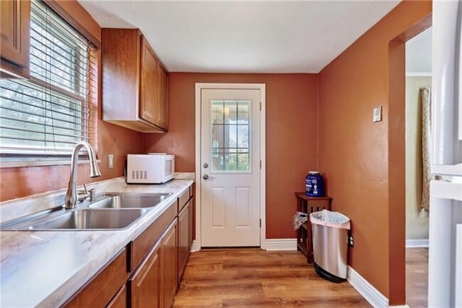 Building Photo - Fully Updated 3 Bed/1 Bath Home - Integral Garage, Laundry in Basement - Available Now in Penn Hi...