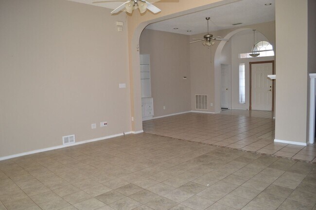 Building Photo - House For Lease in Arlington