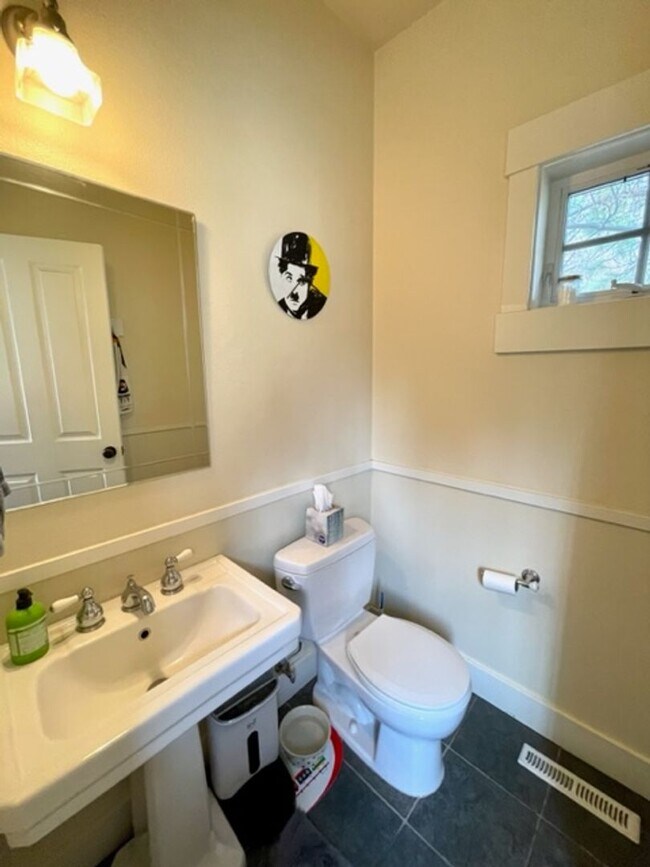 Building Photo - 1690 N W Lepage Pl