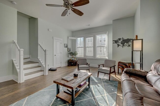 Building Photo - 1817 Bungalow Row