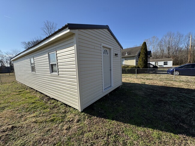 Building Photo - 122 N Vine St