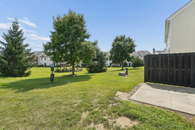 Building Photo - 2018 River Rock Way