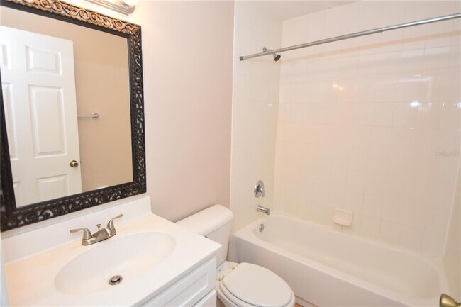 Building Photo - 7 Ryarbor Dr