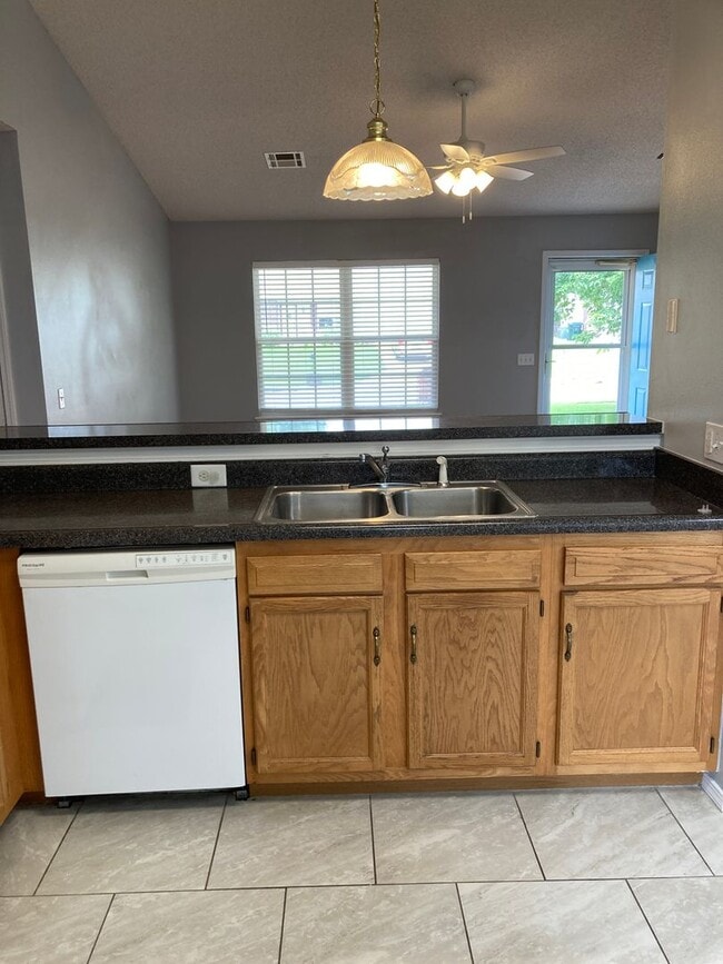 Building Photo - Nice Claremore 3/2/2 Home in Greenbrier Ad...