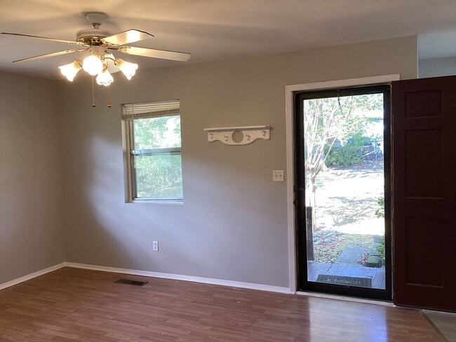 Building Photo - 3 Bedroom House in Harrison