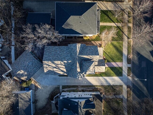 Building Photo - 2012 W Laurel Ave