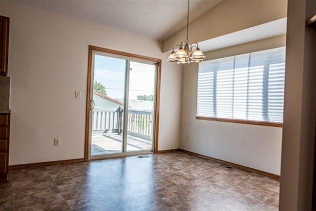 Building Photo - 11818 W Wilkinson Ct