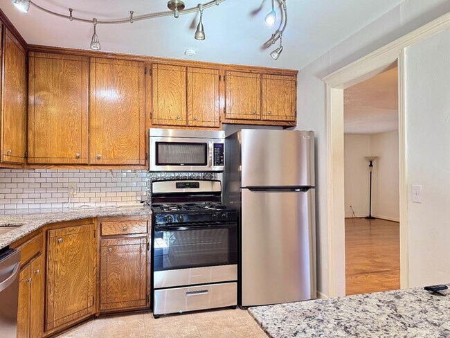 Building Photo - 1304 Downing St