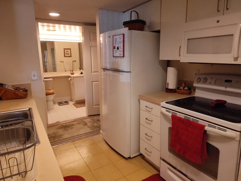 Building Photo - 1885 Florida Club Dr