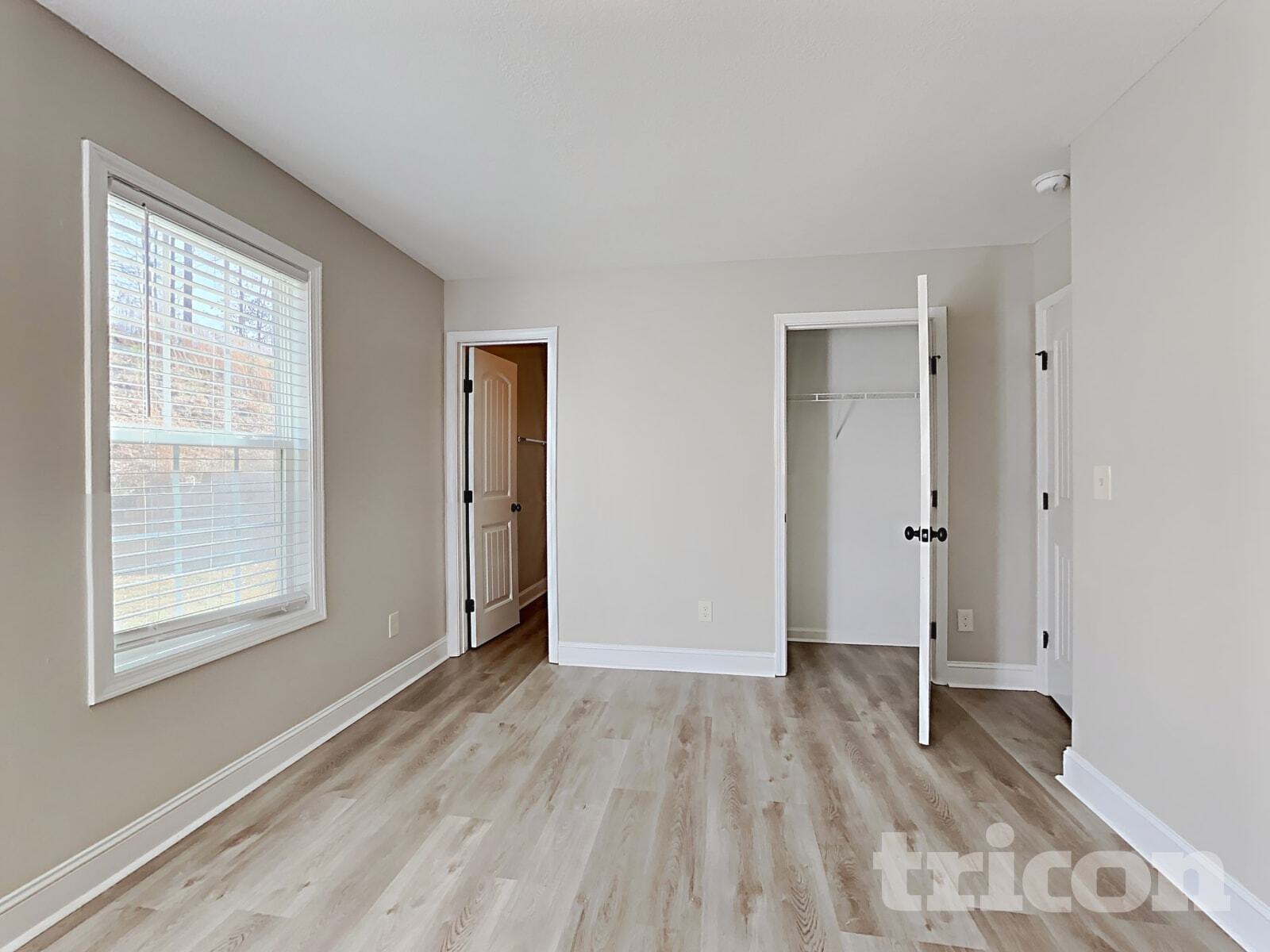 Building Photo - 598 Embassy Walk