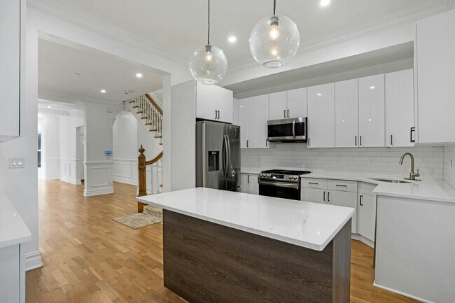 Building Photo - 52 Brinkerhoff St
