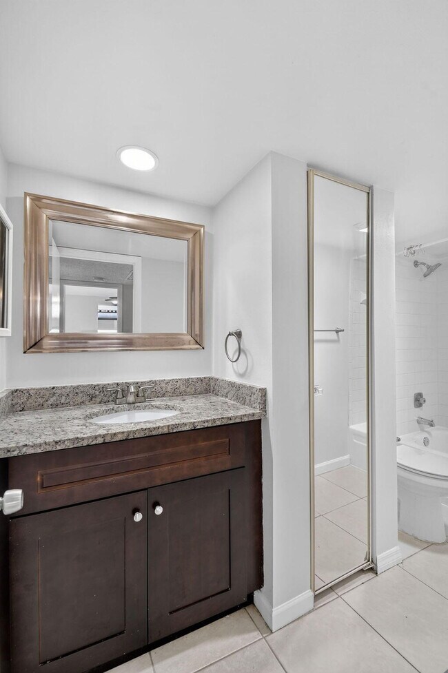 Building Photo - 744 Springdale Cir