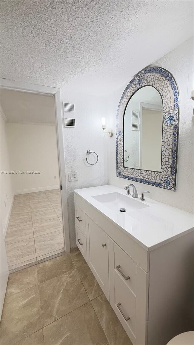 Building Photo - 7121 Miami Lakes Dr