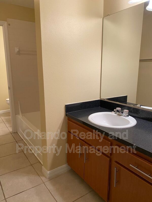 Building Photo - 405 Fountainhead Cir