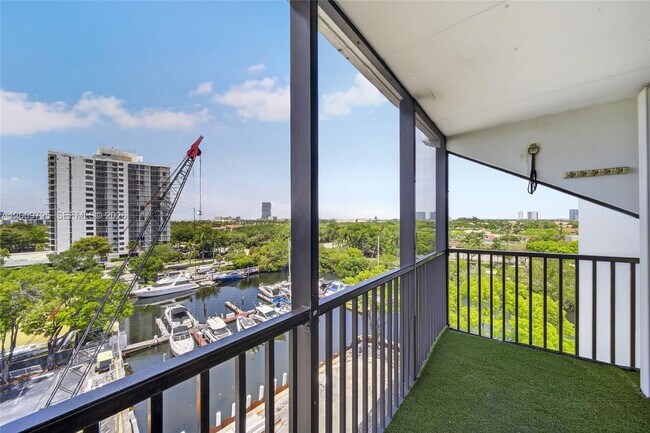 Building Photo - 3401 N Country Club Dr