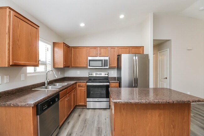 Building Photo - 4127 E Mica Rd