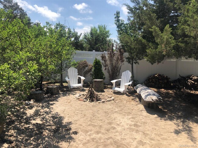 Building Photo - 270 N Sea Dr