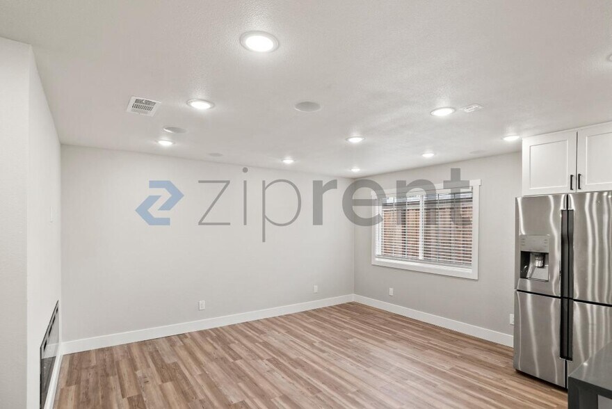 Building Photo - 42740 Jefferson St