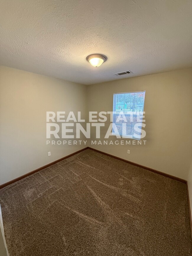 Building Photo - 1835 Elwyn Ave