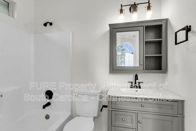 Building Photo - 9870 Levenshall Dr