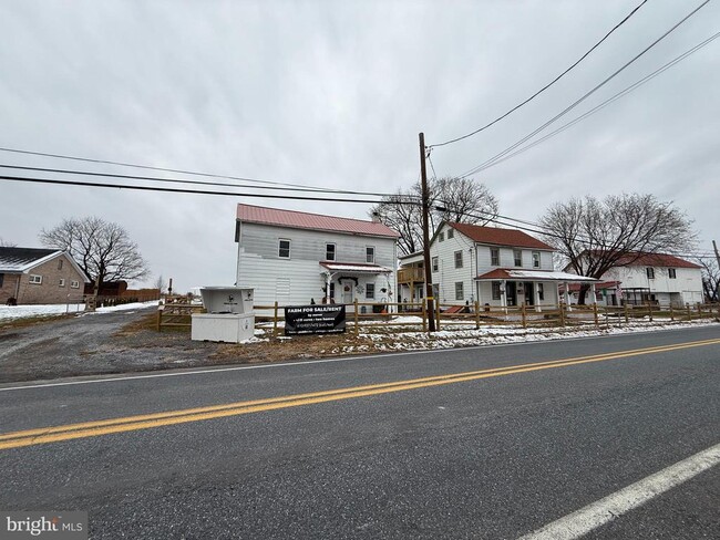 Building Photo - 937 Main St