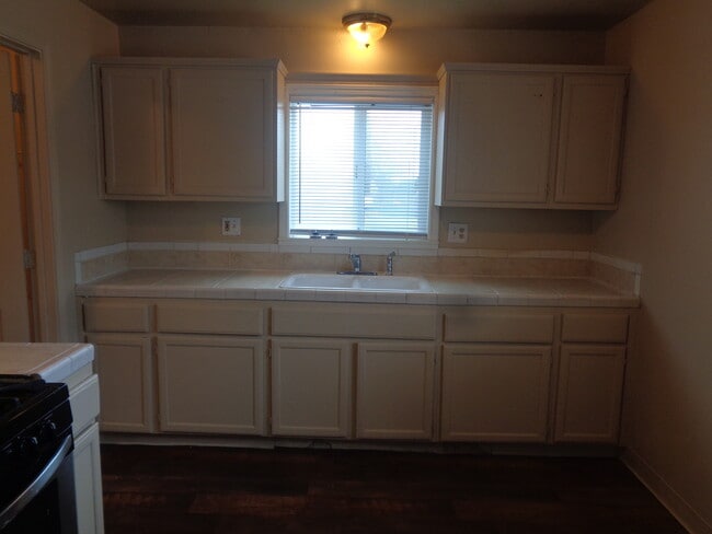 Building Photo - 5520 Cottonwood Ave