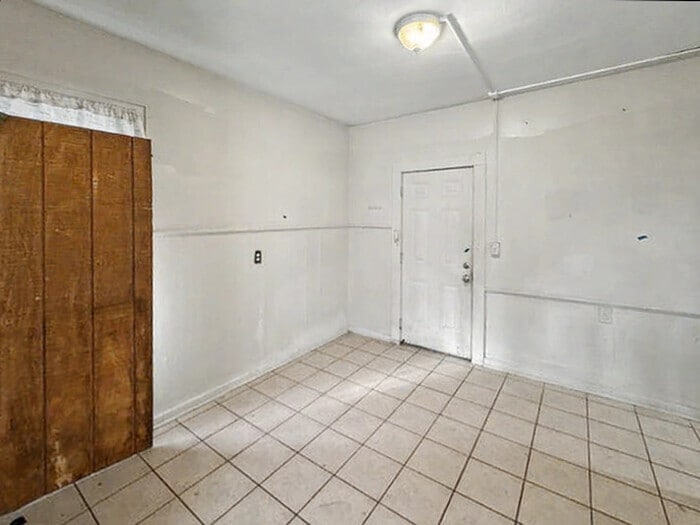 Building Photo - 490 Gage St