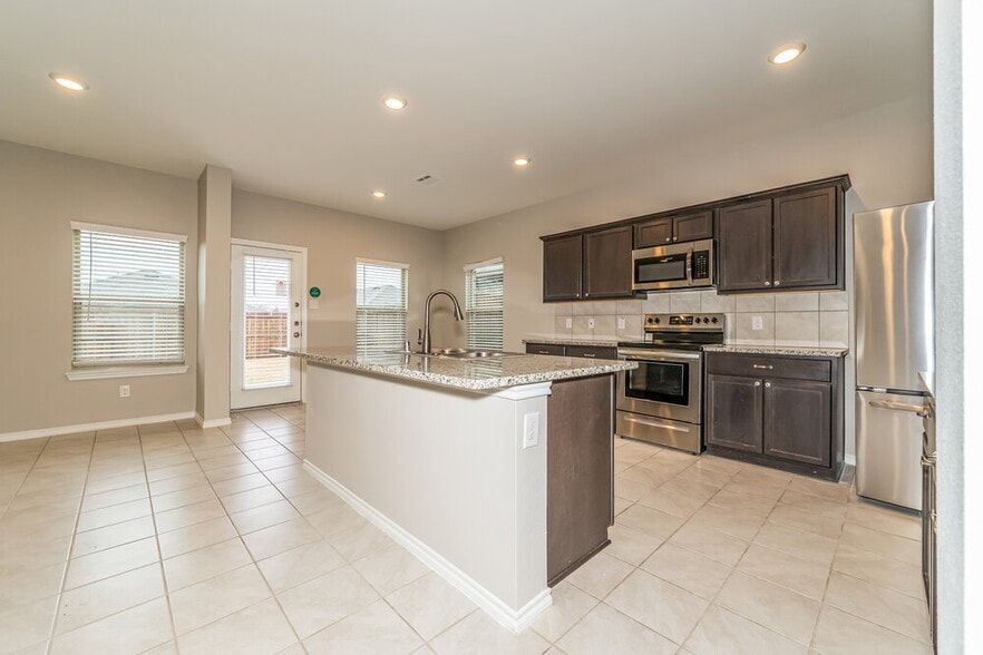 Building Photo - 820 Horton St