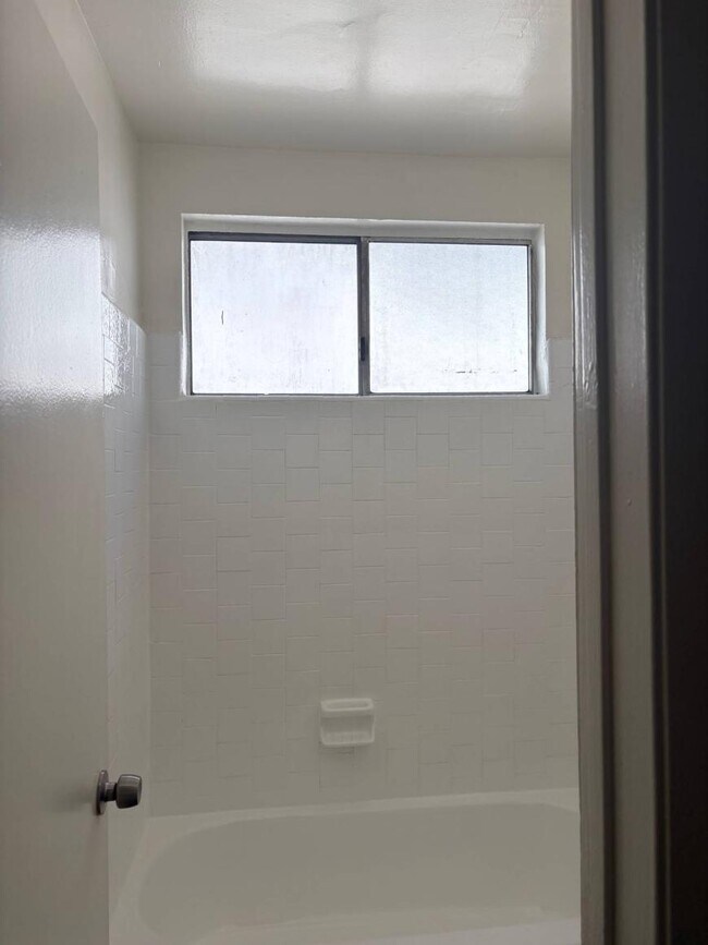 Building Photo - 1.0 bedroom in Los Angeles California 91343