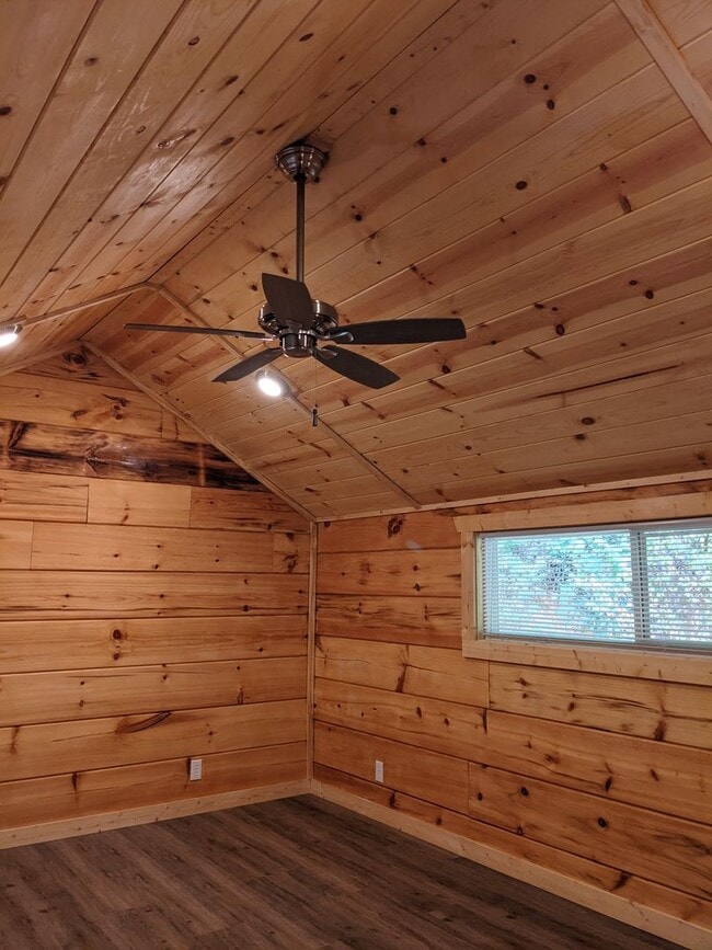 Building Photo - Private Black Mountain Cottage