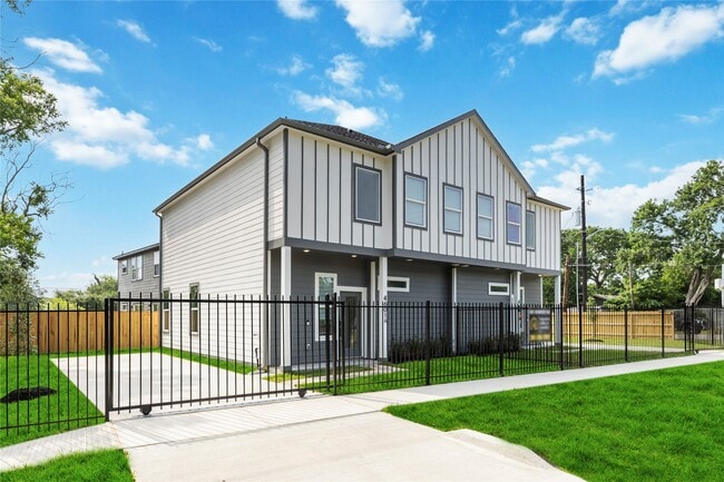 Building Photo - 4601 Newberry St