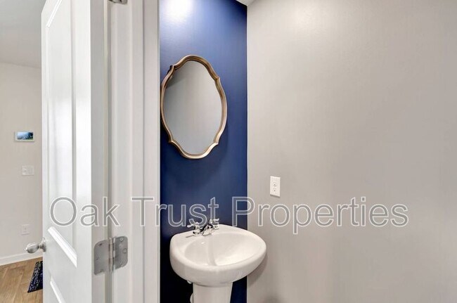 Building Photo - 703 Hilchot Dr