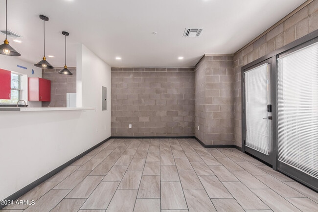 Building Photo - 129 N 11th Ave