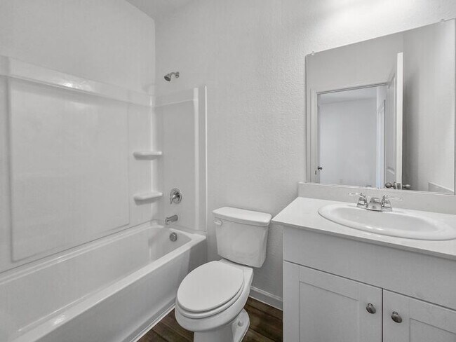 Building Photo - 3BR House • 2-Car Garage • In-Unit Washer/Dryer in Crowley