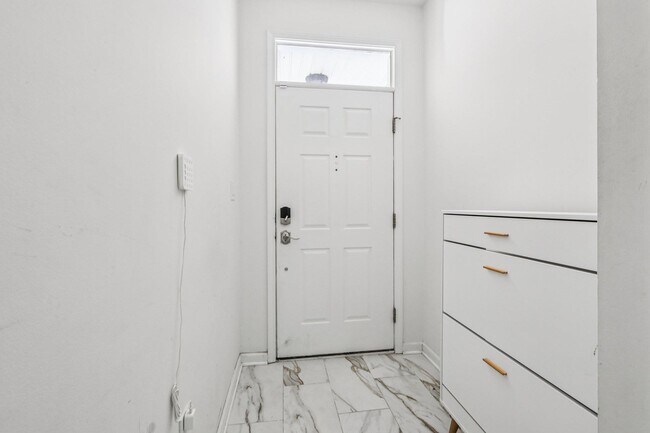 Building Photo - 458 Buffalo Ct