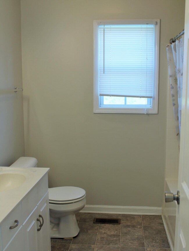Building Photo - 1577 Autumn Dr