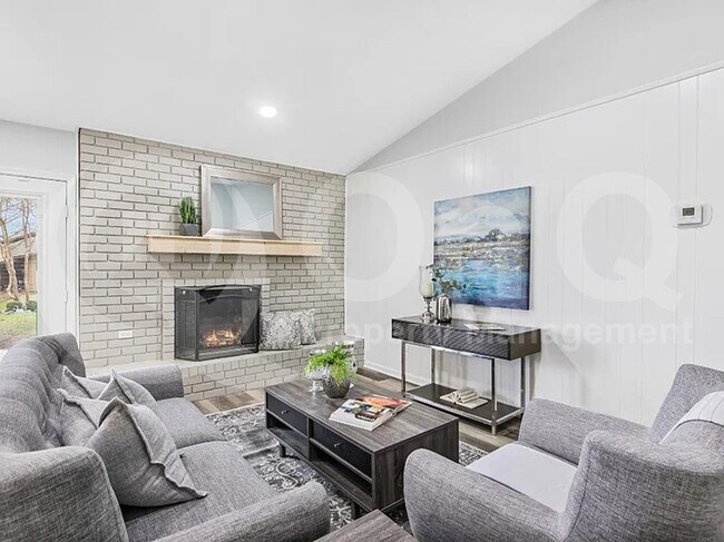 Building Photo - 306 Wildbriar Dr